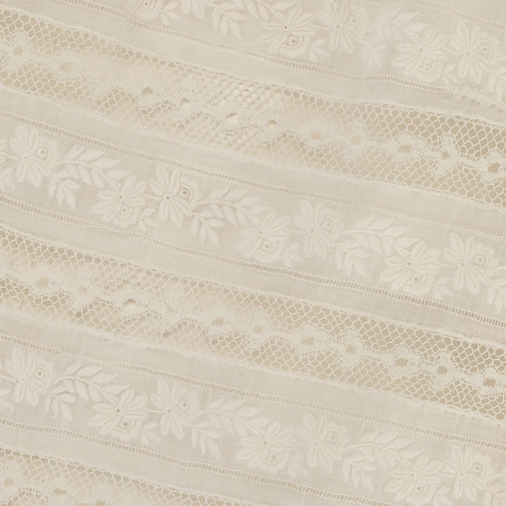 1910s White Cotton and Lace Panelled Front Blouse - Image 4