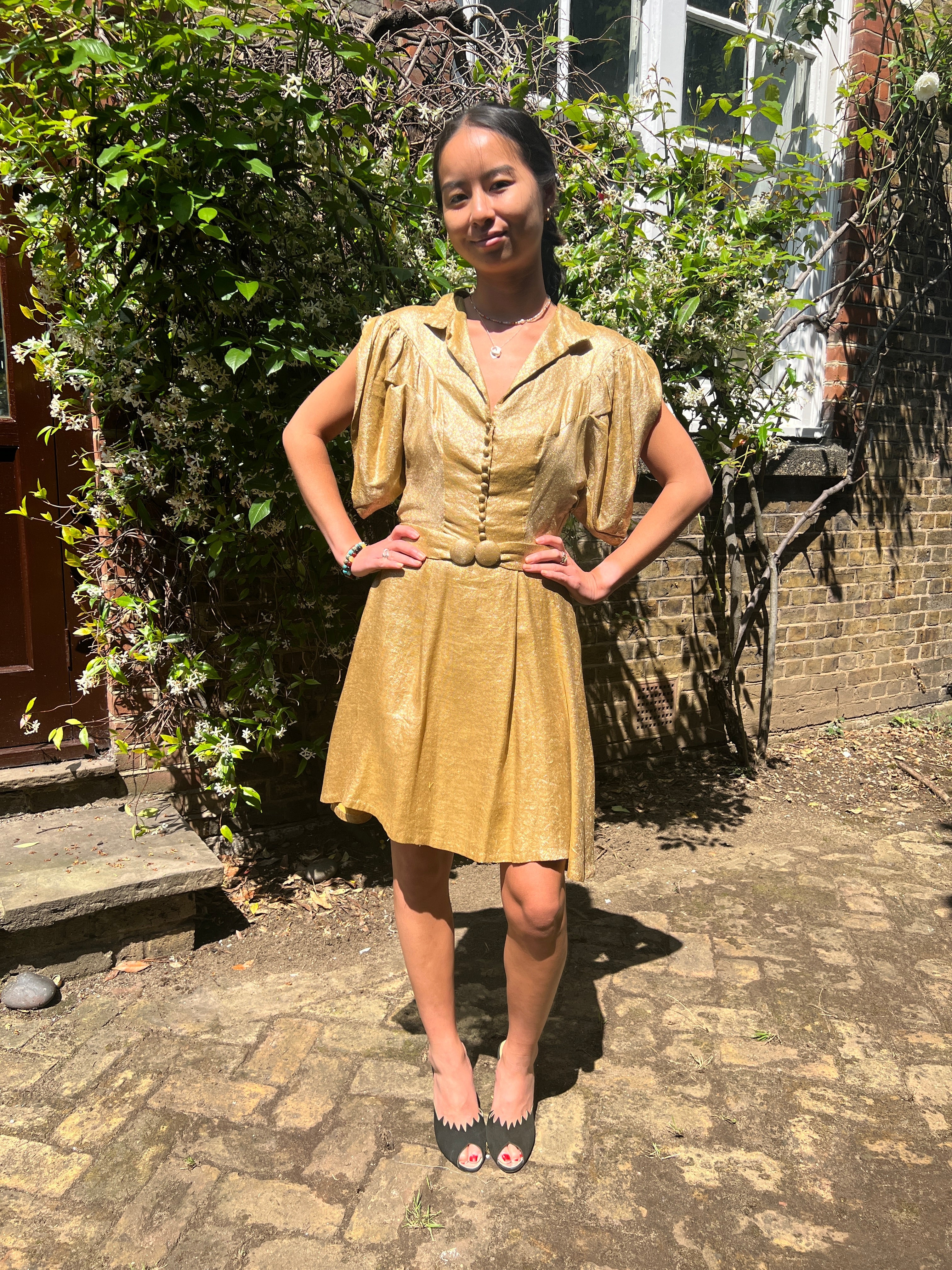 1930s Gold Lame Dress with Cape Sleeves and Matching Belt - Image 6