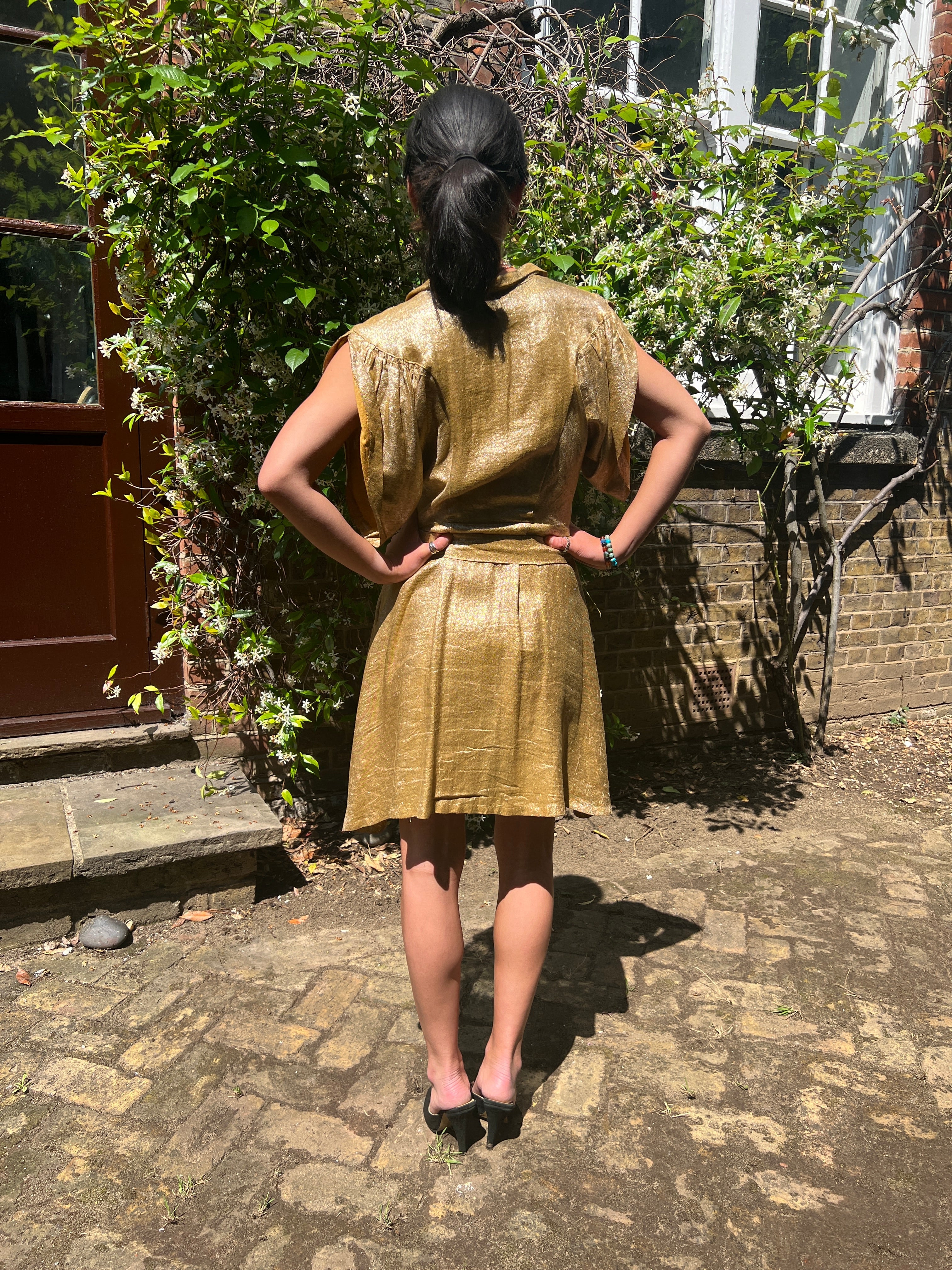 1930s Gold Lame Dress with Cape Sleeves and Matching Belt - Image 7