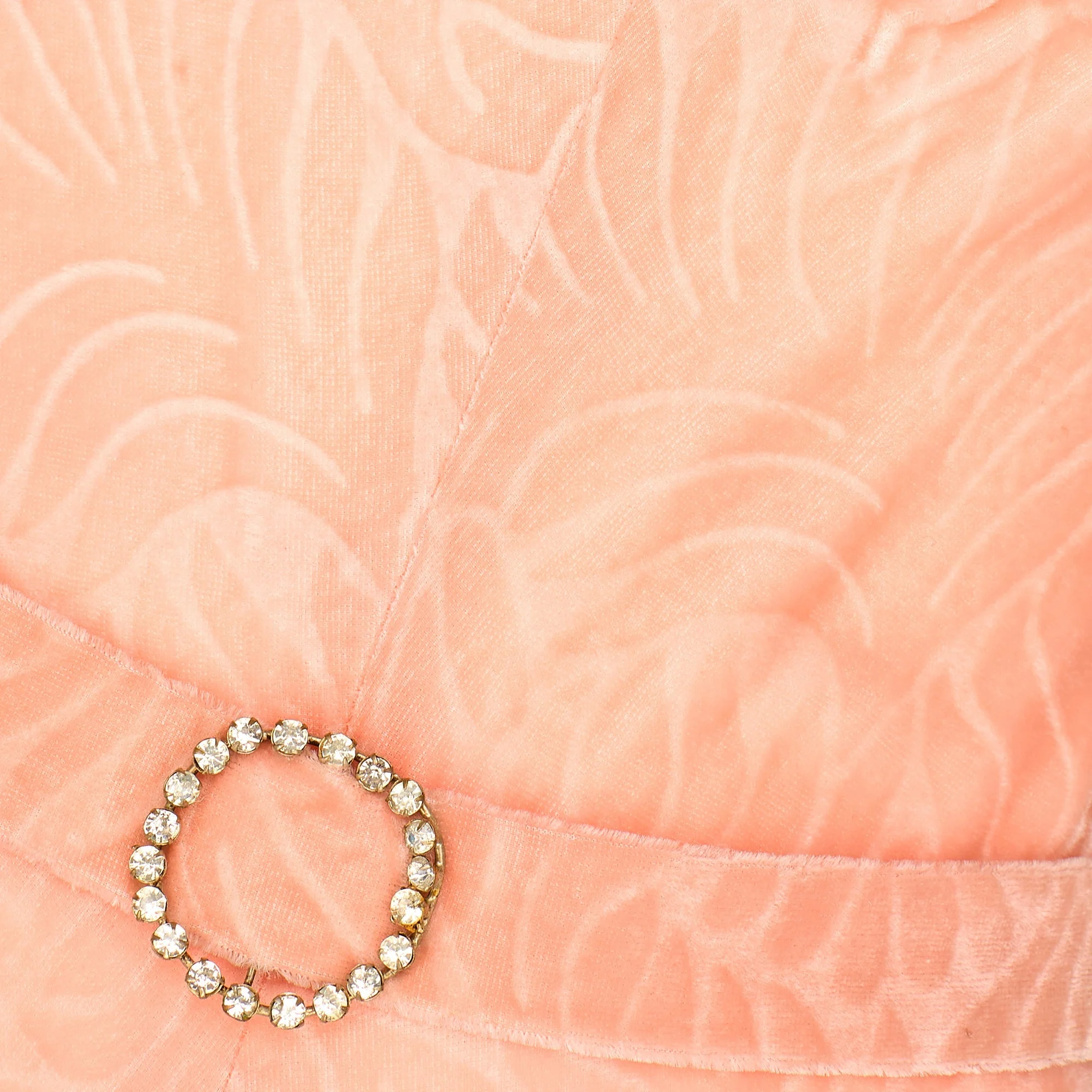 1930s Peach Pink Patterned Velvet Gown with Rhinestone Belt Buckle - Image 4