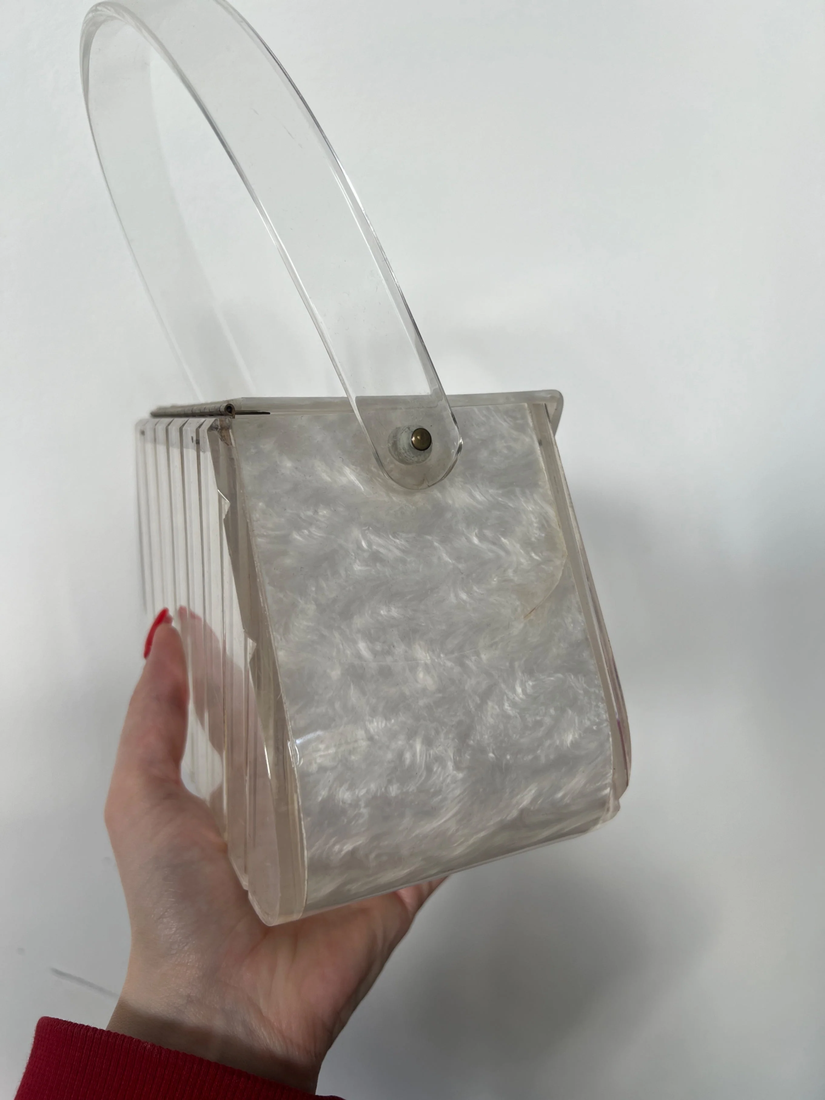 1950s Pearlescent Trapeze Clear Lucite Top Handle Bag - Image 12