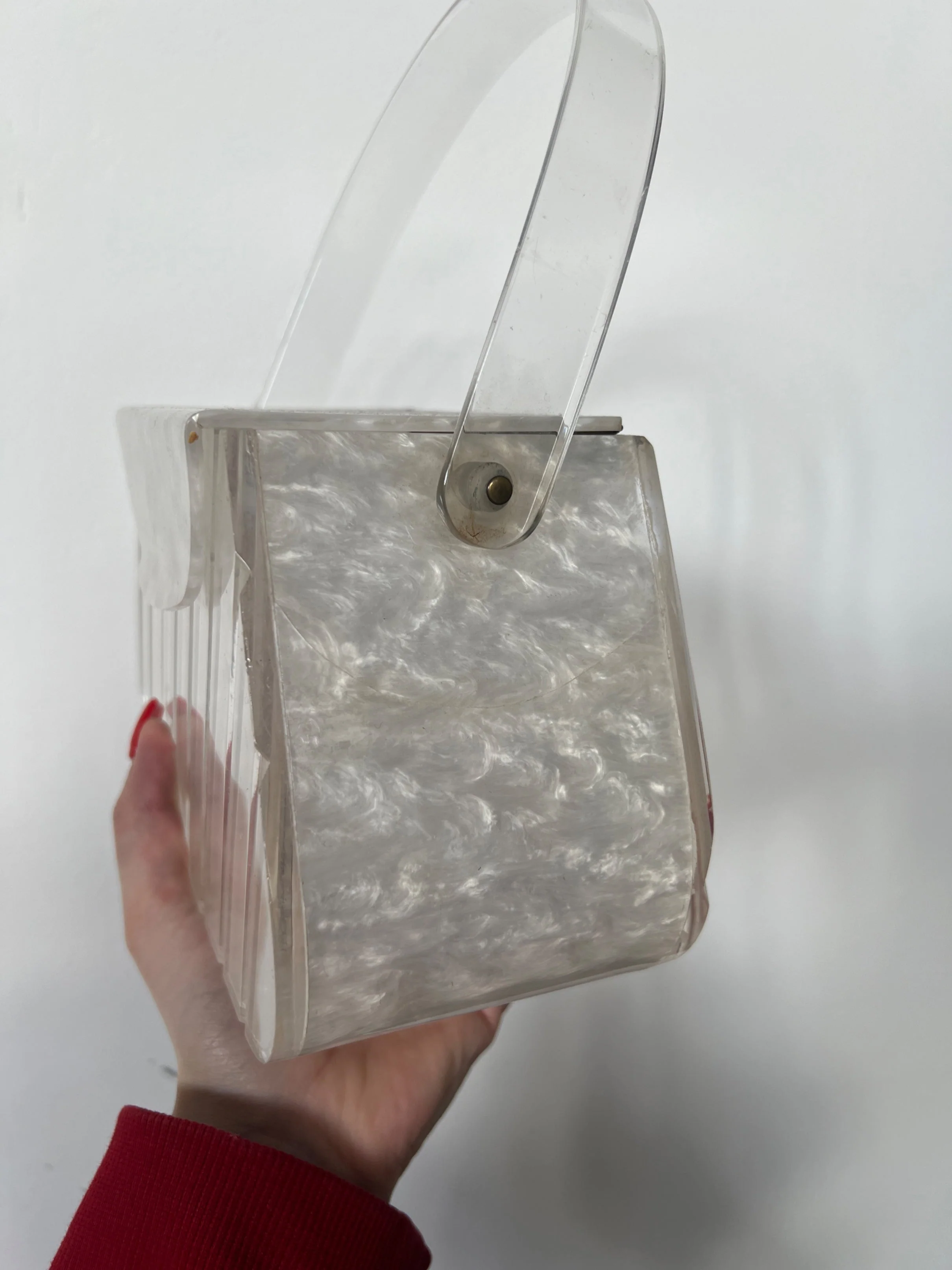 1950s Pearlescent Trapeze Clear Lucite Top Handle Bag - Image 5