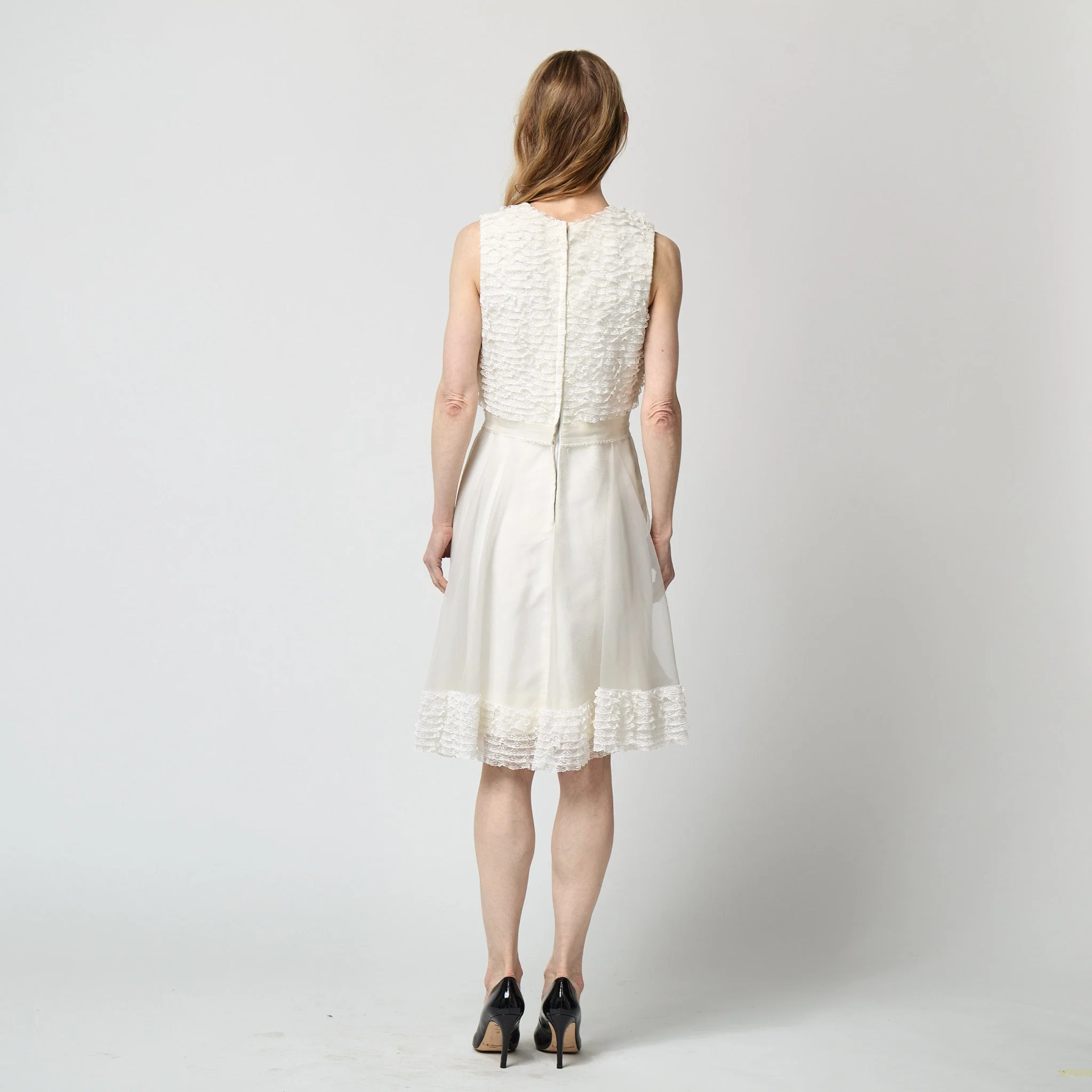 1960s Jean Varon White Sleeveless Ruffle Lace Dress - Image 17