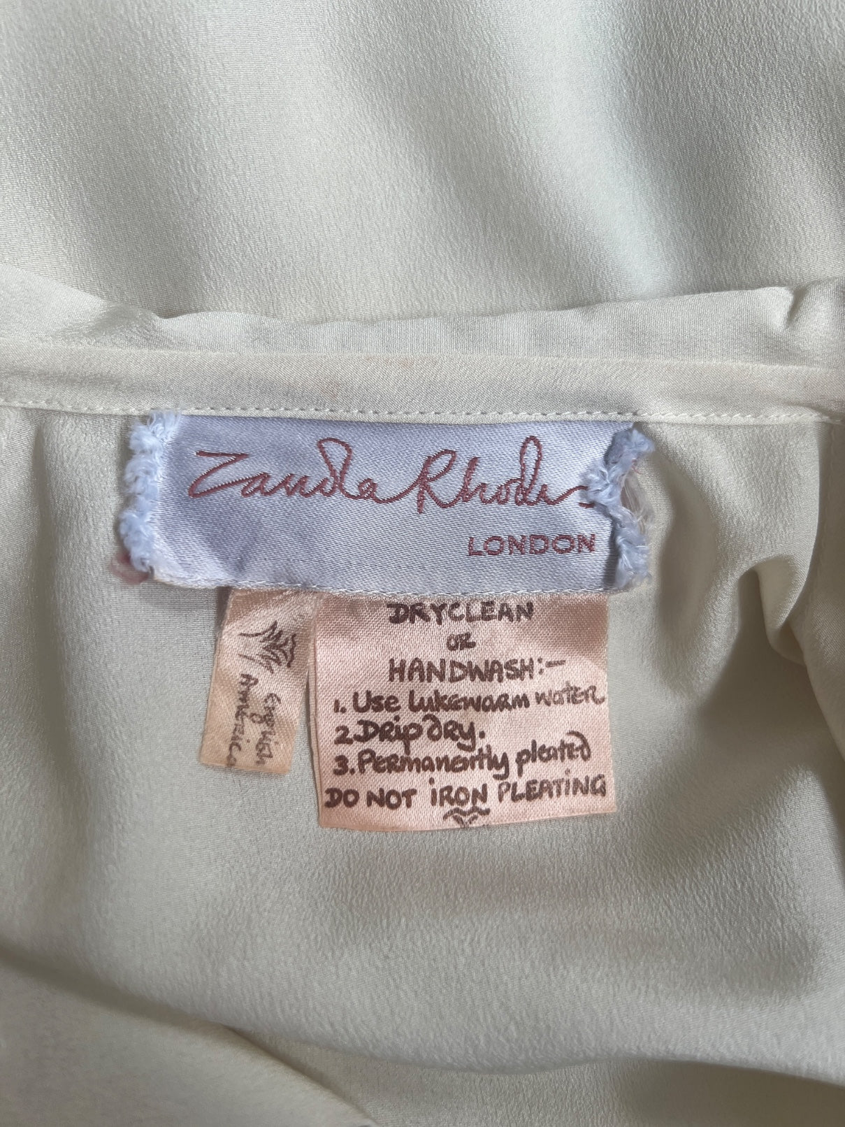 1970s Zandra Rhodes Cream Blouse with Removable Ruffle Collar - Image 23