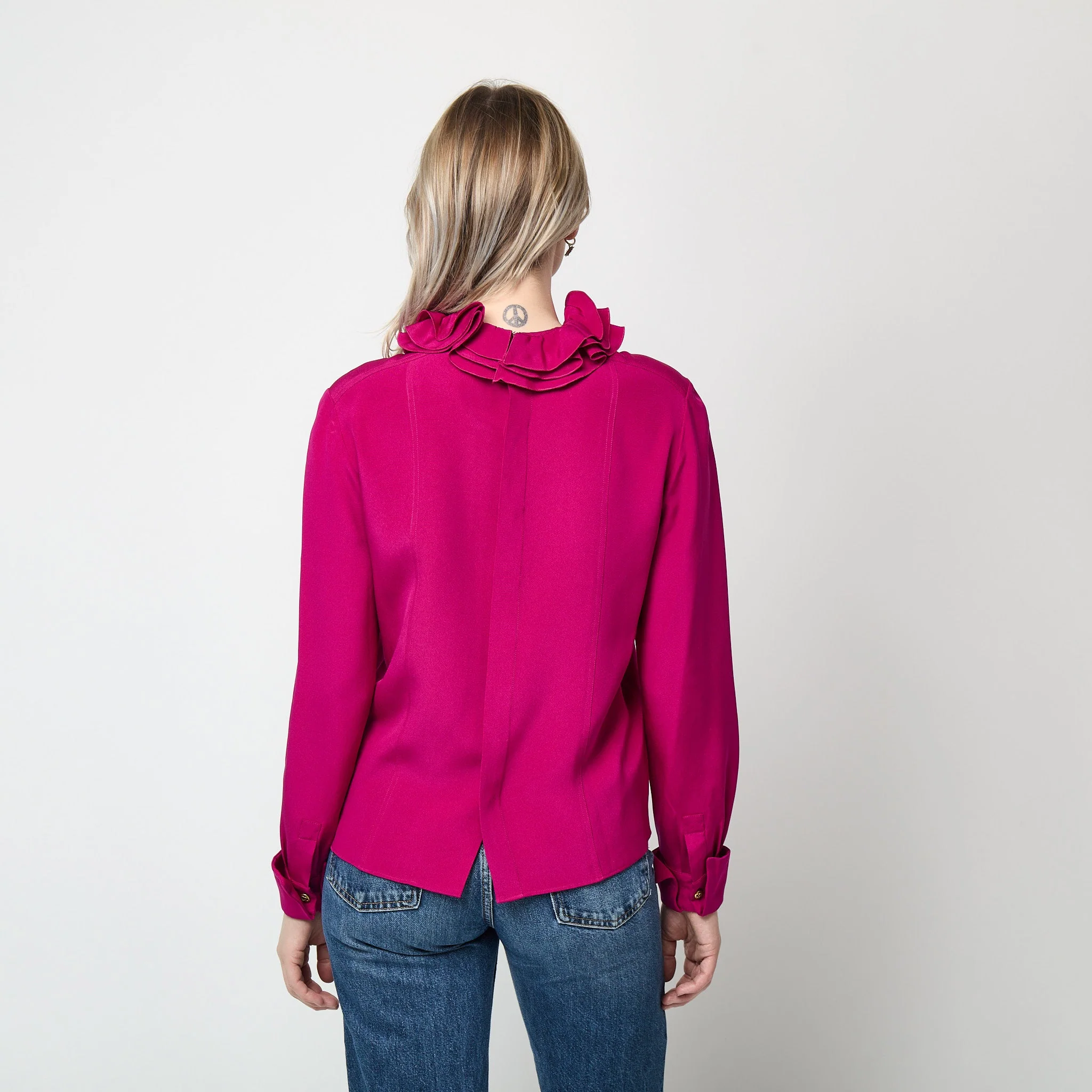 1980s Chanel Fuchsia Heavy Silk Blouse with Ruffle Collar - Image 24