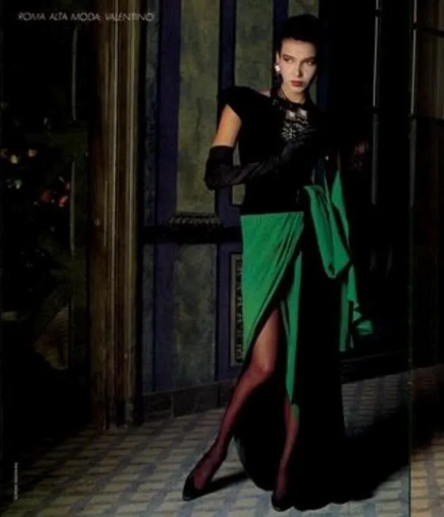 1983 Valentino Haute Couture Emerald Green Velvet and Wool Dress - Image 21