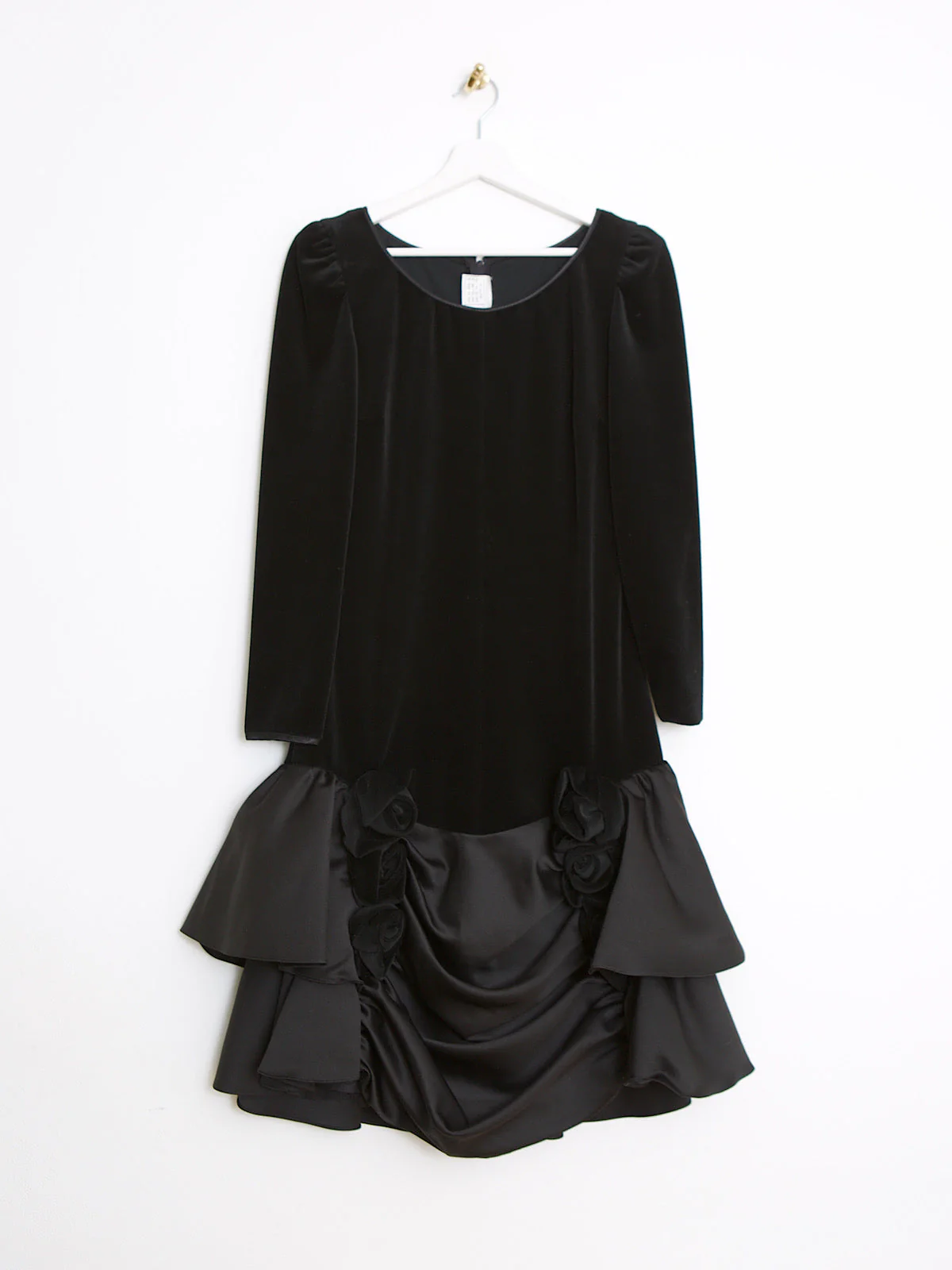 Black velvet and satin cocktail / party dress large roses - Image 5