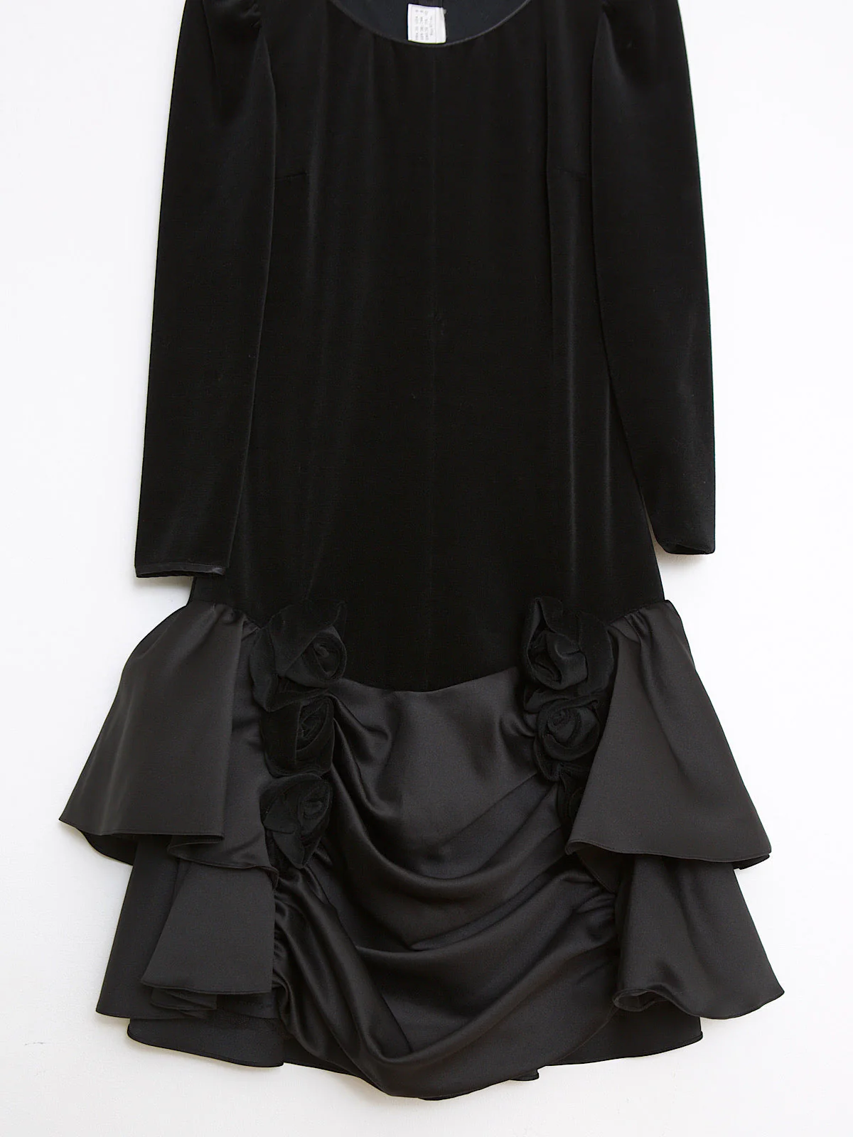Black velvet and satin cocktail / party dress large roses - Image 6