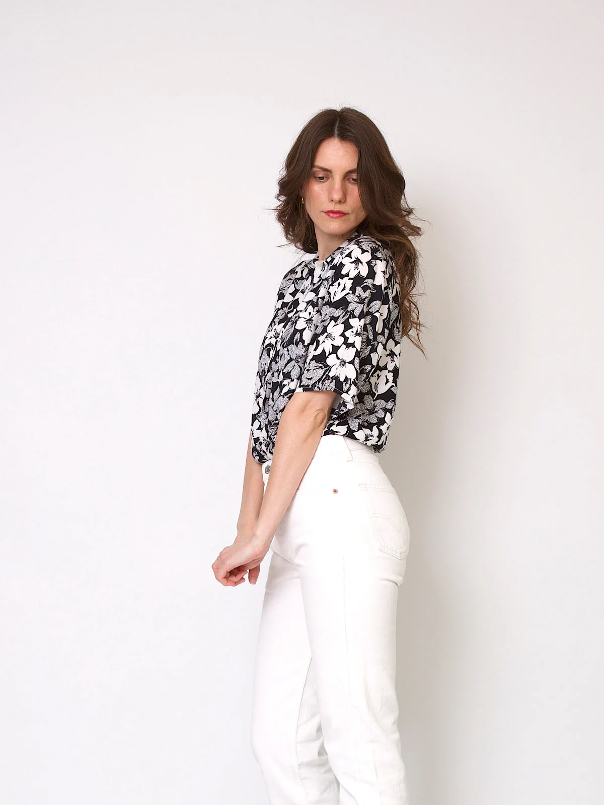 Vintage black and white floral summer shirt short sleeves - Image 3