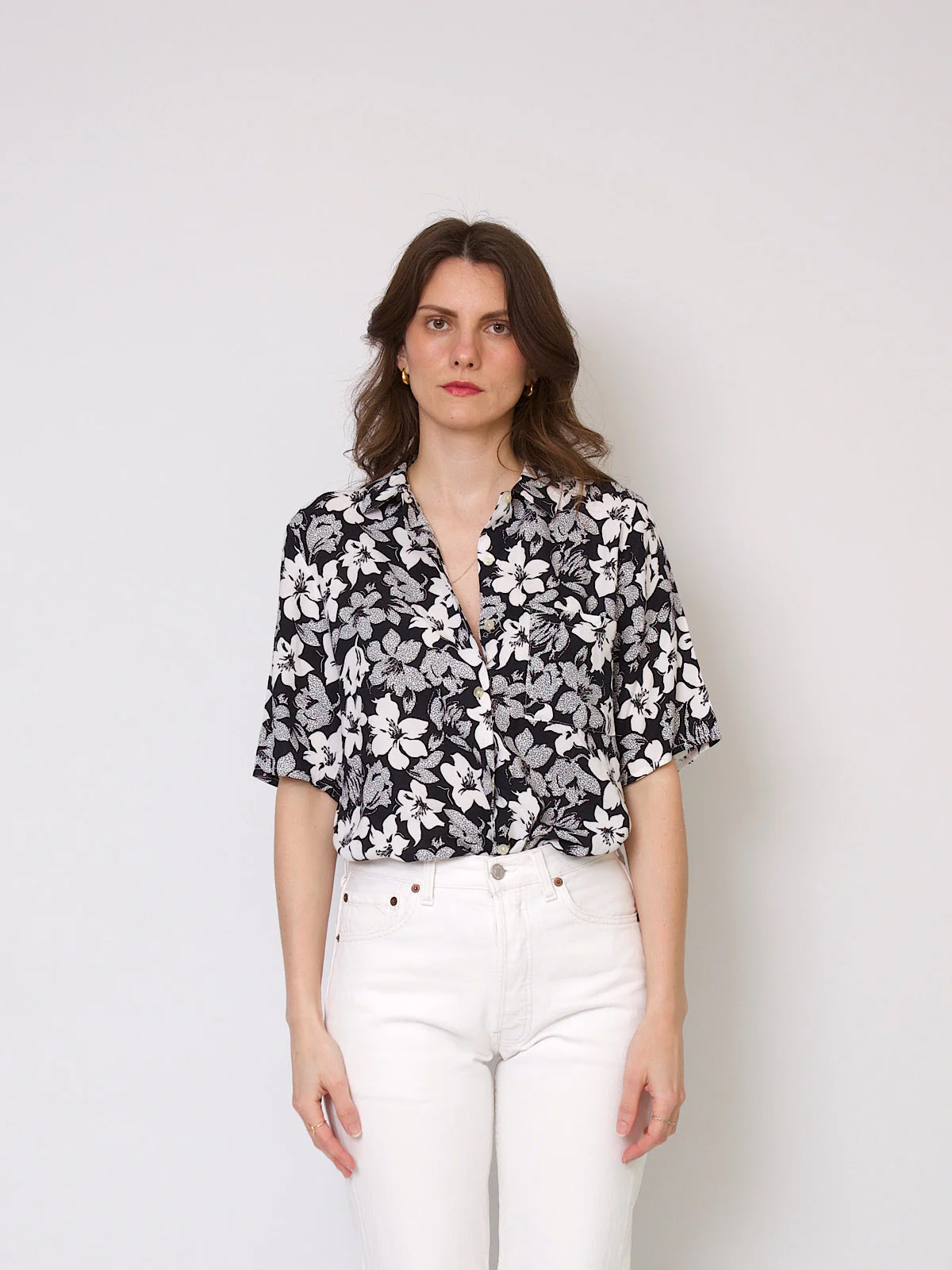 Vintage black and white floral summer shirt short sleeves - Image 4